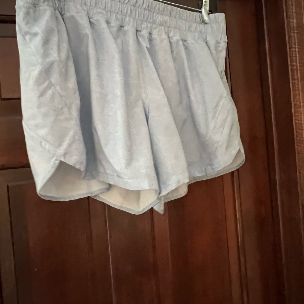 Lululemon light blue Track that MR short 5” Size 16 shorts like new